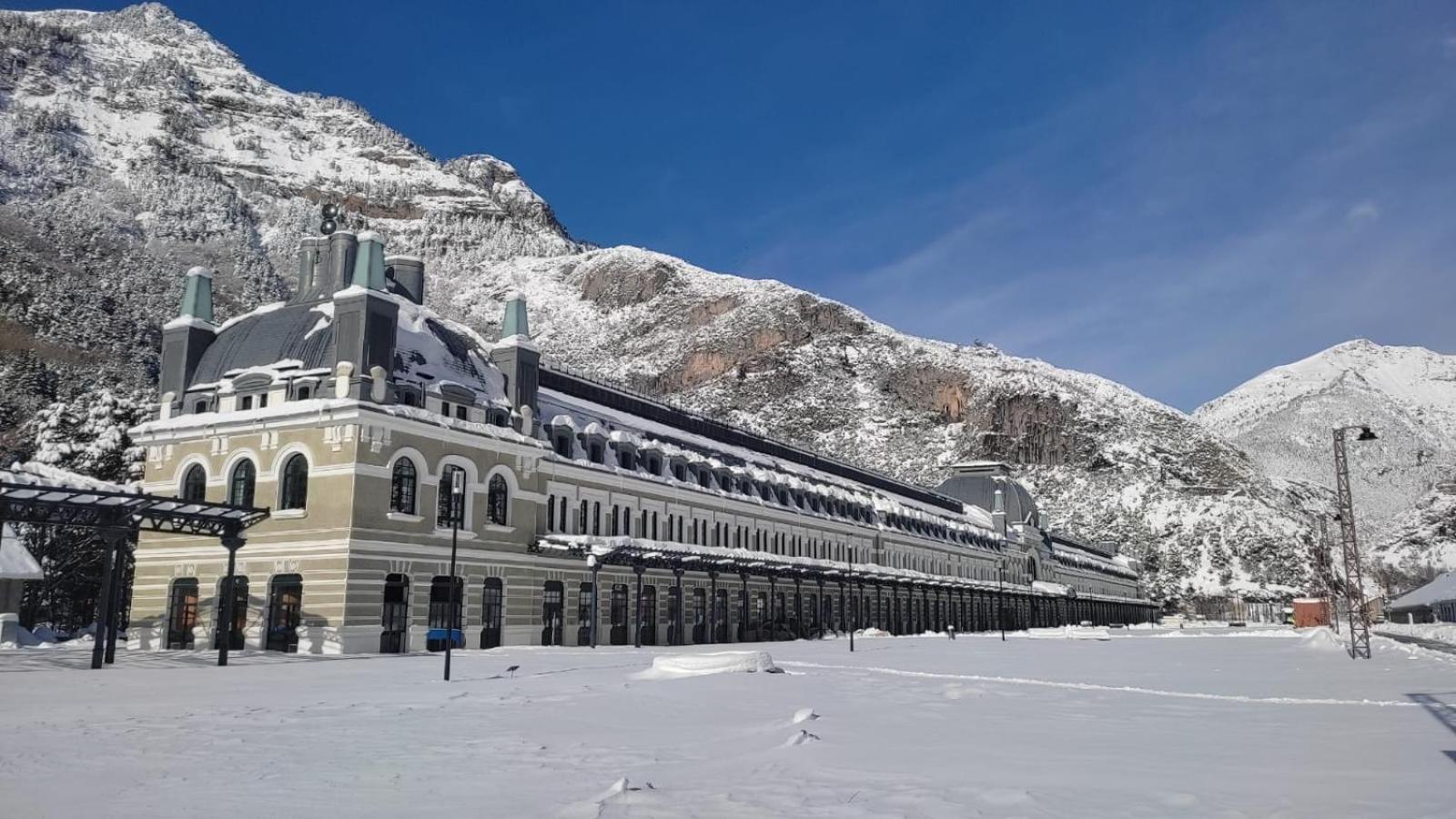 Marraquita Avairent Estacion * Canfranc