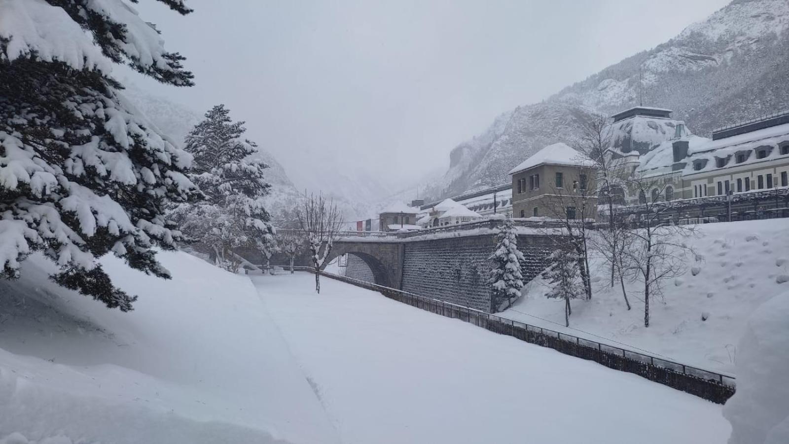 Marraquita Avairent Estacion Apartamento Canfranc