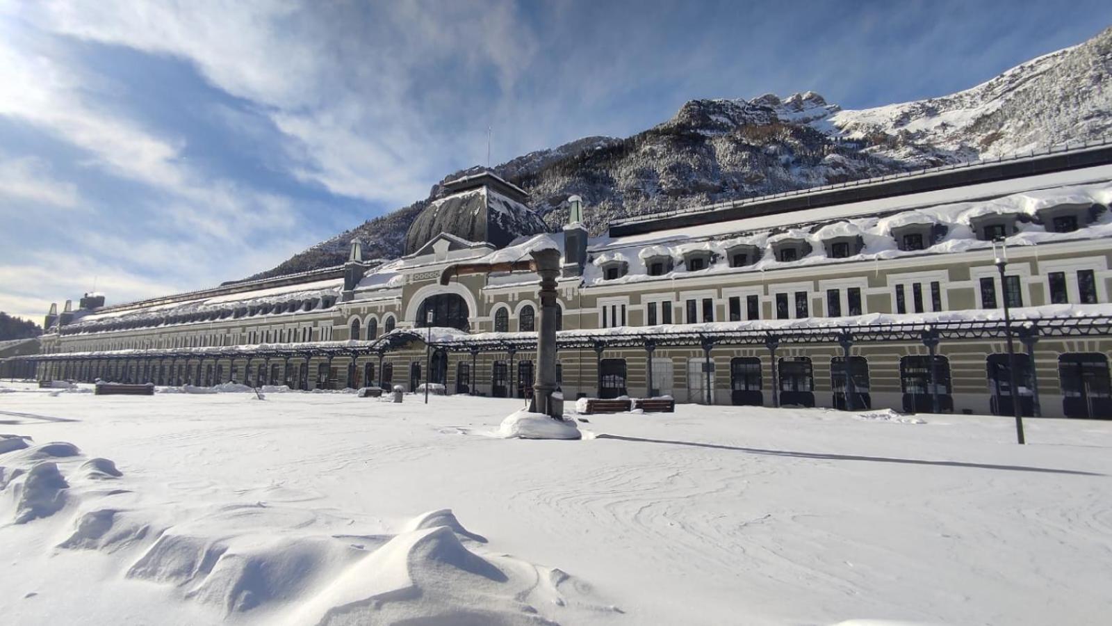 Marraquita Avairent Estacion Canfranc