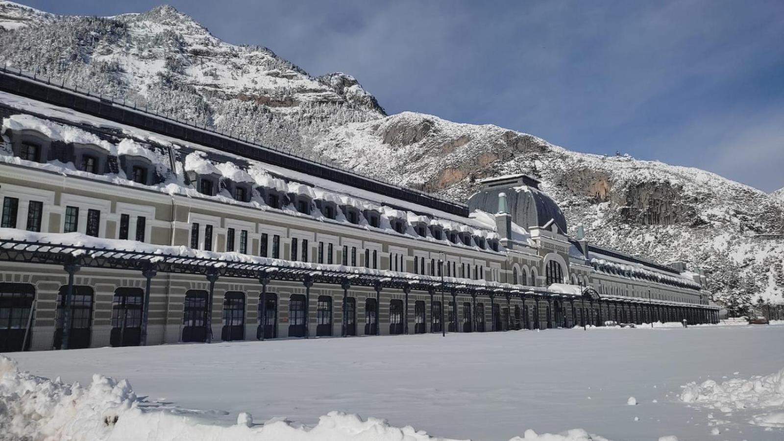 Marraquita Avairent Estacion Canfranc