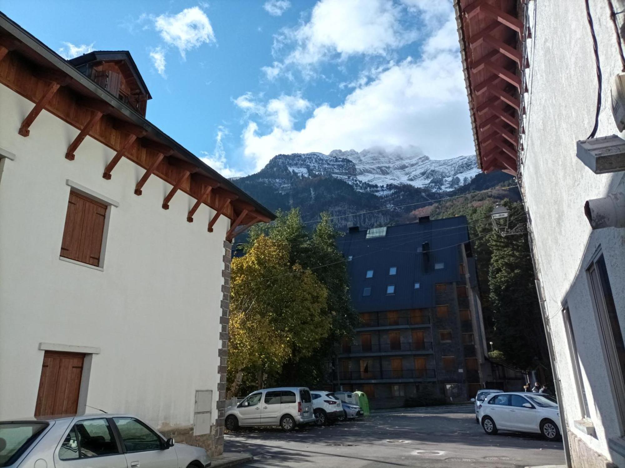 Marraquita Avairent Estacion Canfranc